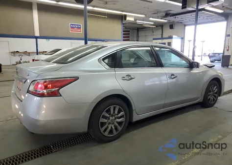 2015 Nissan Altima 2.5 z USA, uszkodzony, nr VIN 1N4AL3AP8FC439761